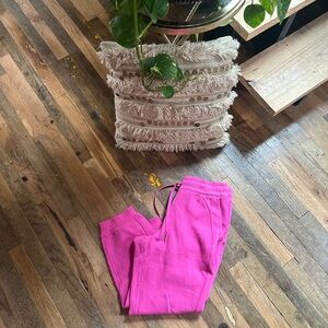 Lululemon Cropped Scuba Joggers - 10 - Sonic Pink